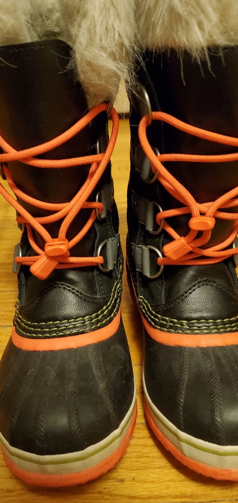Sorel girl boots